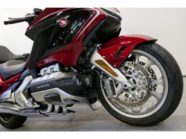 honda - gl-1800-goldwing-tour-dct