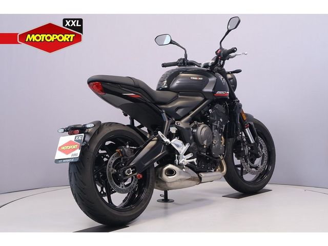 triumph - trident-660