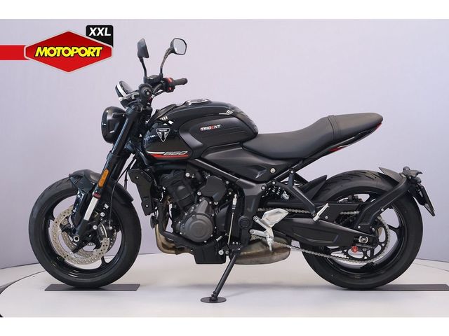triumph - trident-660