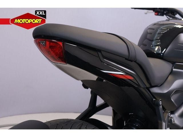 triumph - trident-660