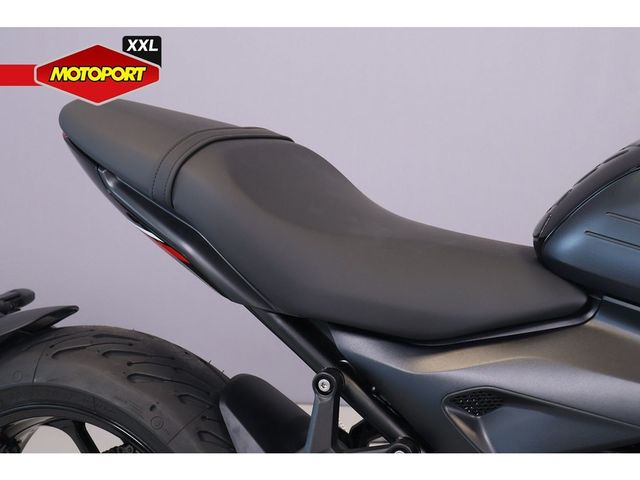 triumph - trident-660