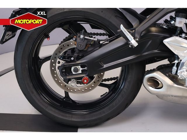 triumph - trident-660