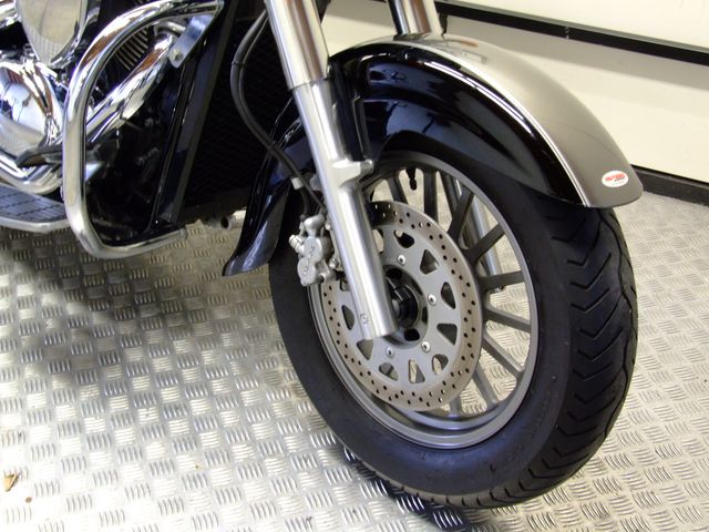 suzuki - intruder-c-800-classic