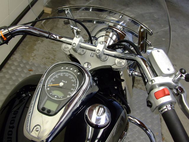 suzuki - intruder-c-800-classic