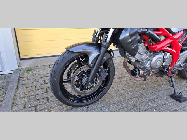 suzuki - sfv-650-gladius-abs