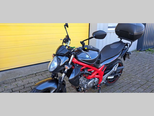 suzuki - sfv-650-gladius-abs
