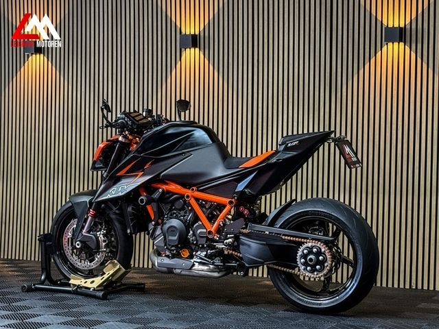ktm - 1290-super-duke-r