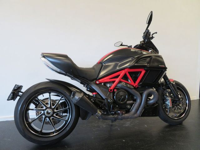 ducati - diavel-carbon