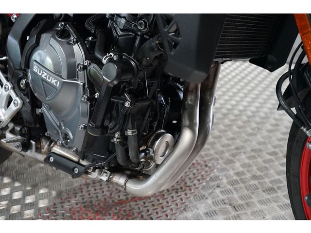 suzuki - gsx-8s