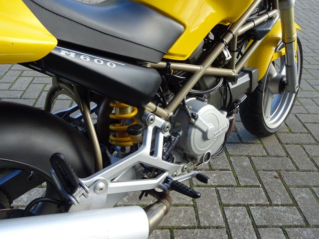 ducati - m-600