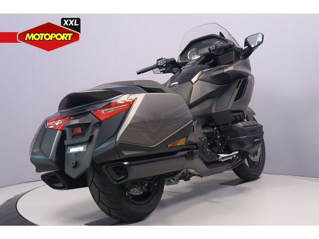 honda - gl-1800-goldwing-bagger-dct