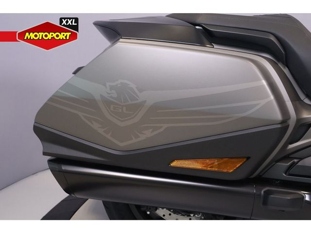 honda - gl-1800-goldwing-bagger-dct