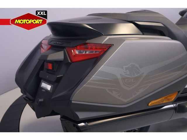 honda - gl-1800-goldwing-bagger-dct