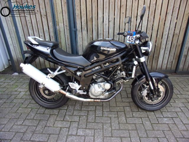hyosung - gt-650i-naked