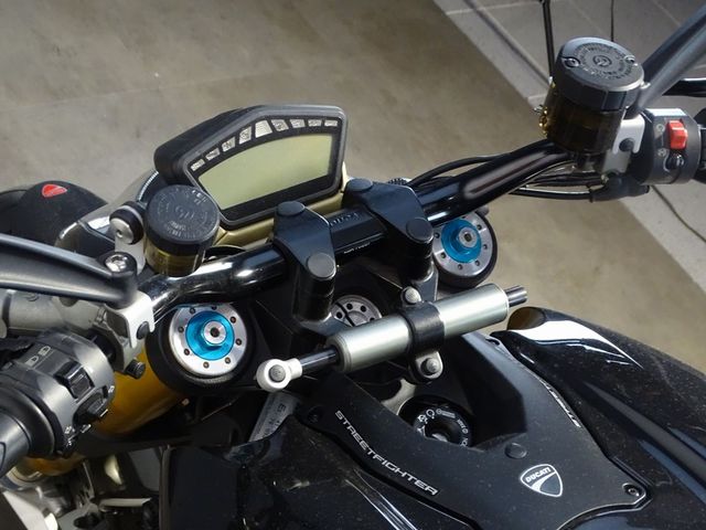 ducati - streetfighter--s-1098