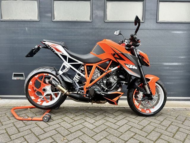 ktm - 1290-super-duke-r