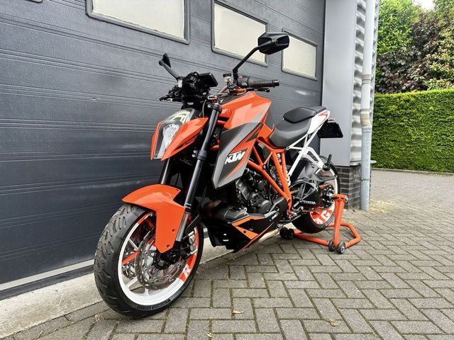 ktm - 1290-super-duke-r