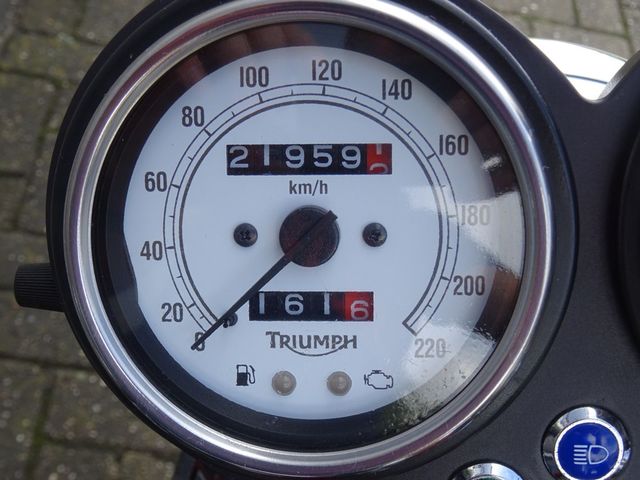 triumph - thruxton-900