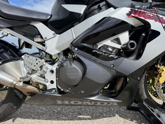 honda - cbr-900-rr-fireblade