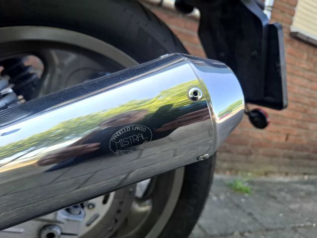 moto-guzzi - 750-breva-ie