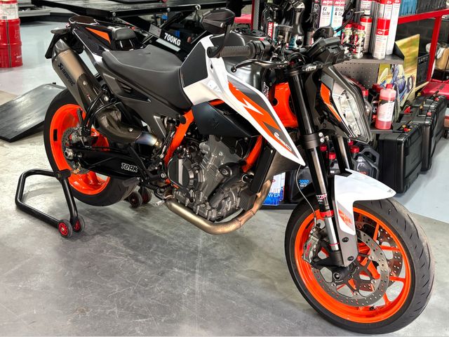 ktm - 890-duke-r