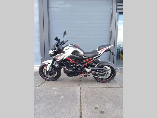 kawasaki - z900
