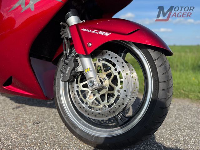 honda - cbr-1100--xx-super-blackbird