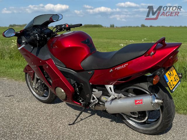 honda - cbr-1100--xx-super-blackbird