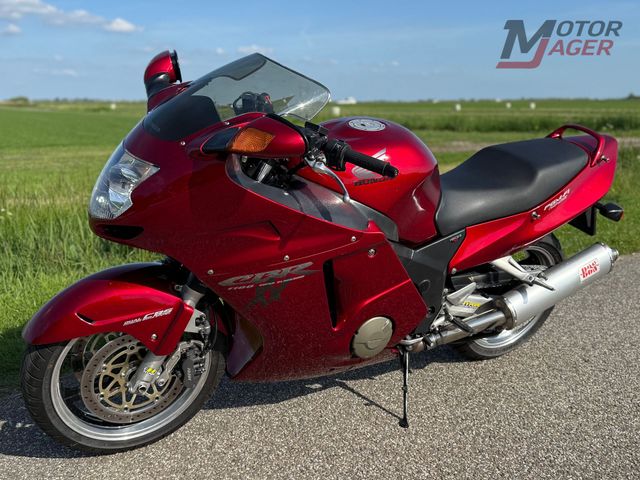 honda - cbr-1100--xx-super-blackbird