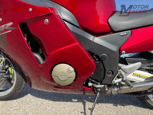 honda - cbr-1100--xx-super-blackbird