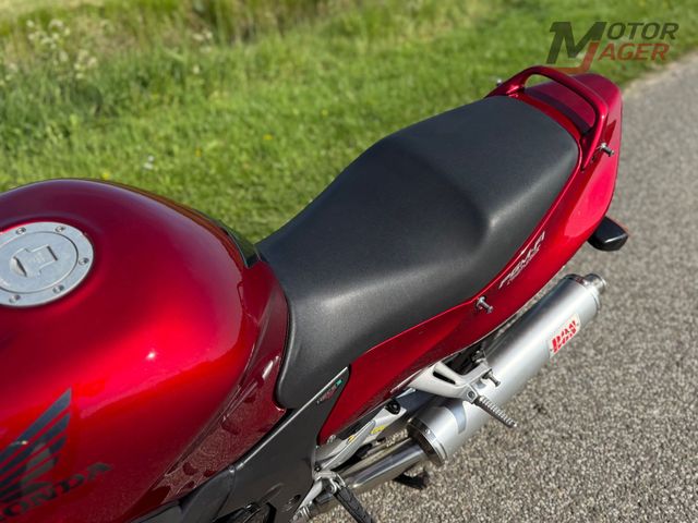 honda - cbr-1100--xx-super-blackbird