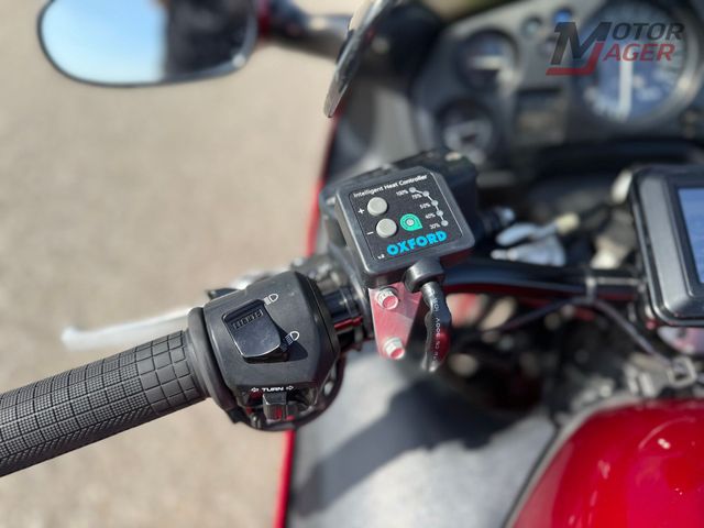 honda - cbr-1100--xx-super-blackbird