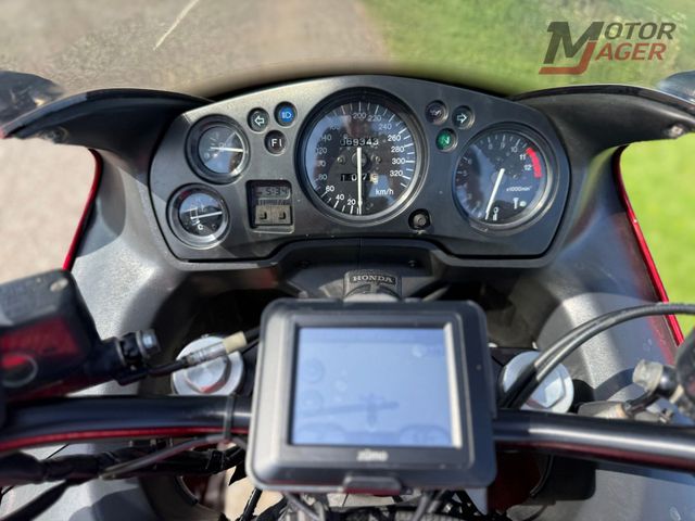 honda - cbr-1100--xx-super-blackbird