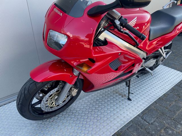 honda - vfr-750-f