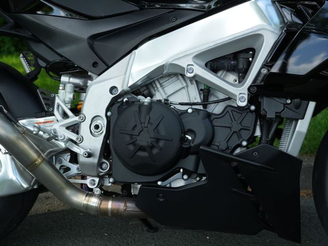 aprilia - tuono-v4-factory