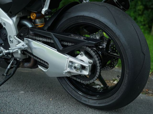 aprilia - tuono-v4-factory
