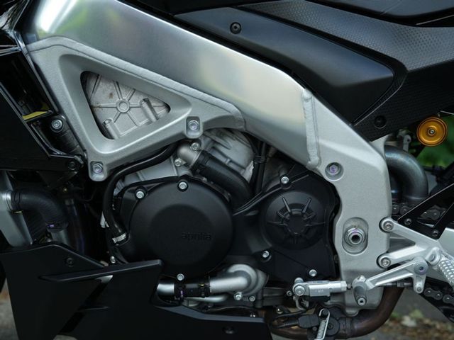 aprilia - tuono-v4-factory