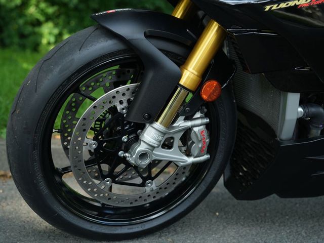 aprilia - tuono-v4-factory