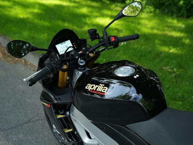 aprilia - tuono-v4-factory