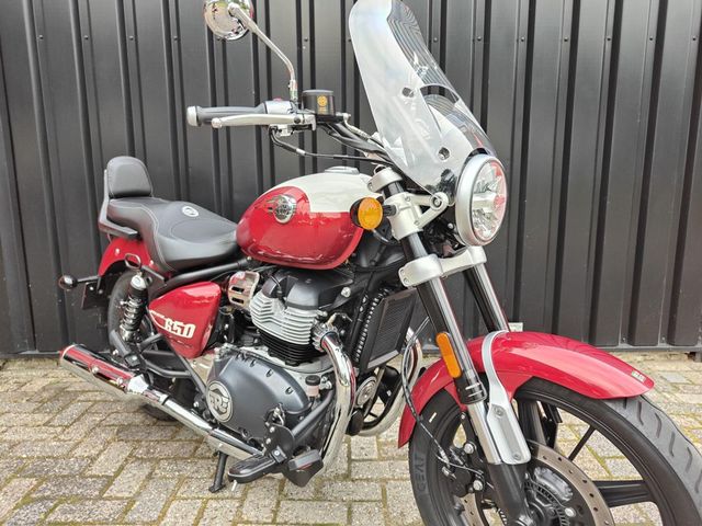 royal-enfield - super-meteor-650