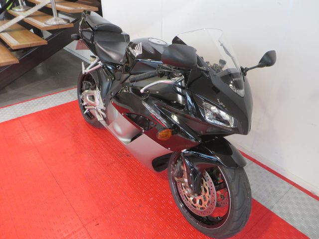 honda - cbr-1000-rr-fireblade