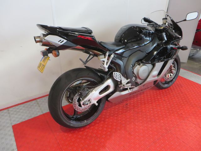 honda - cbr-1000-rr-fireblade