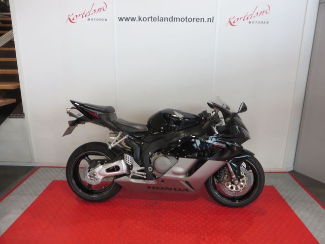 honda - cbr-1000-rr-fireblade