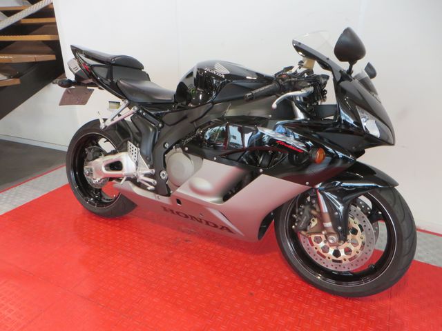 honda - cbr-1000-rr-fireblade