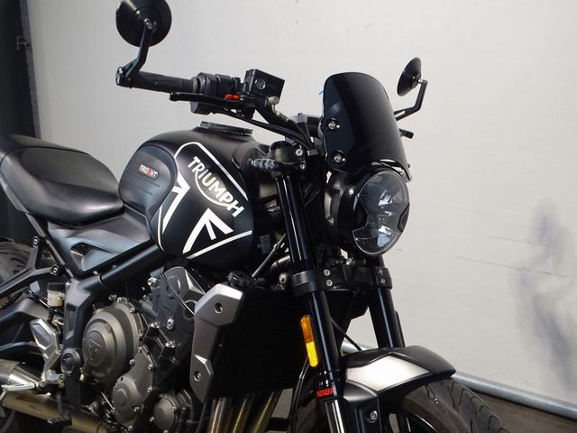triumph - trident-660