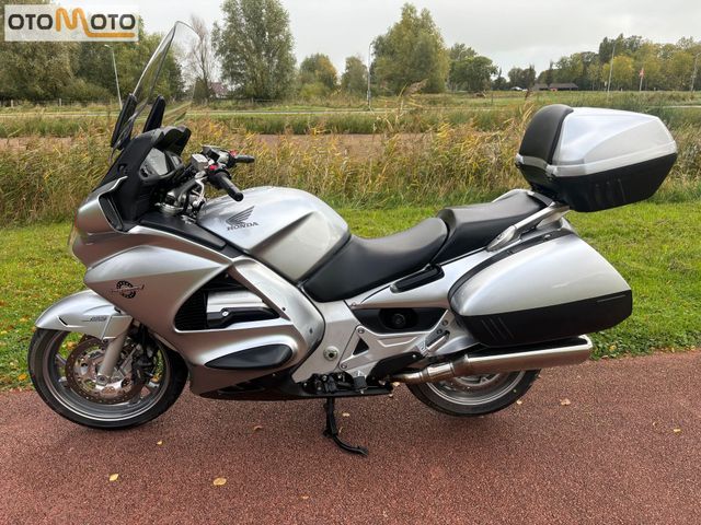 honda - st-1300-pan-european