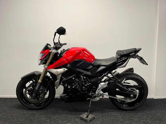 suzuki - gsr-750