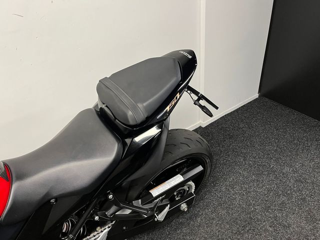 suzuki - gsr-750