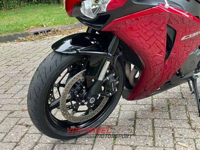 honda - cbr-1000-rr-fireblade