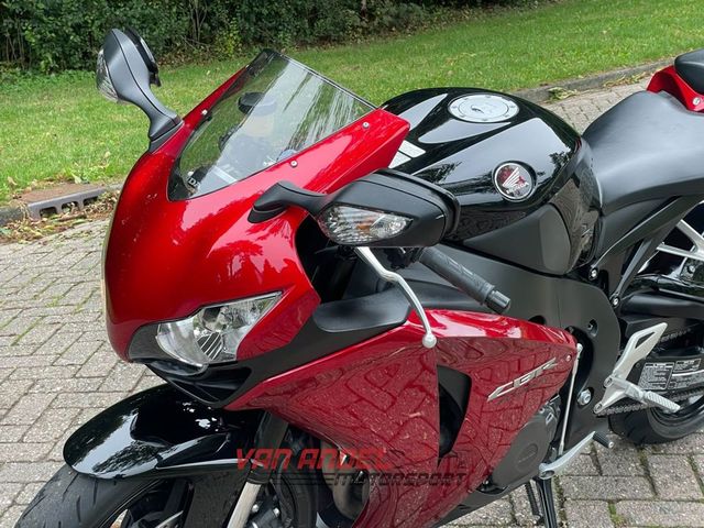 honda - cbr-1000-rr-fireblade